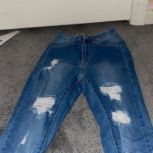 FASHION NOVA RIPPED JEANS